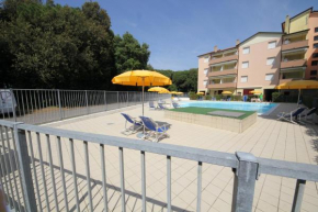 Cozy 3 room flat in Rosolina with shared pool